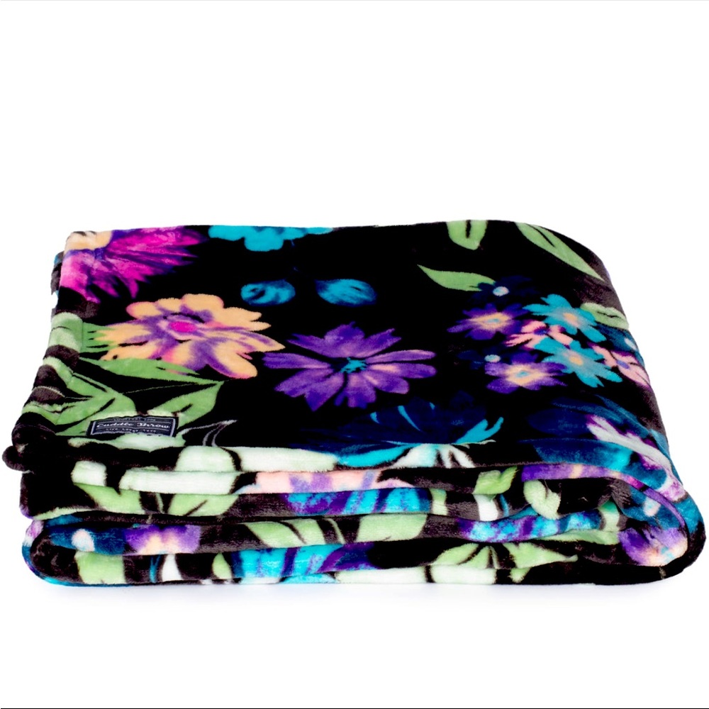 NWT: LUG CUDDLE THEOW BLANKET - BLOOM BLACK - *SOLD OUT. *SOFTEST & HUGE!